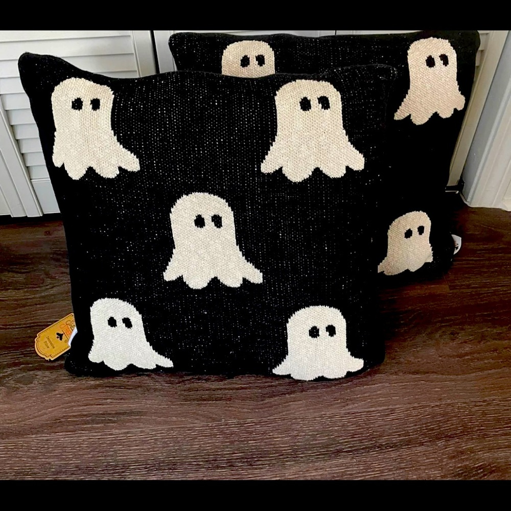 Ghost pillow set